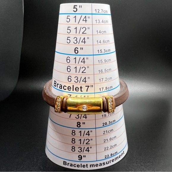 Vintage brown Leather and gold tone unisex bracelet with a magnetic closure. - Picture 7 of 7